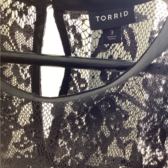 Like New Torrid 3X Georgette Lace Yoke Flutter Sleeve Top~Deep Black~Plus Blouse - Picture 9 of 14